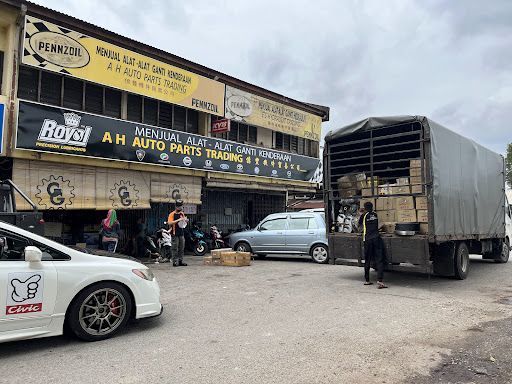 Alat Ganti Kereta Terbaik di Kampung Simpang Renggam untuk Keperluan Anda